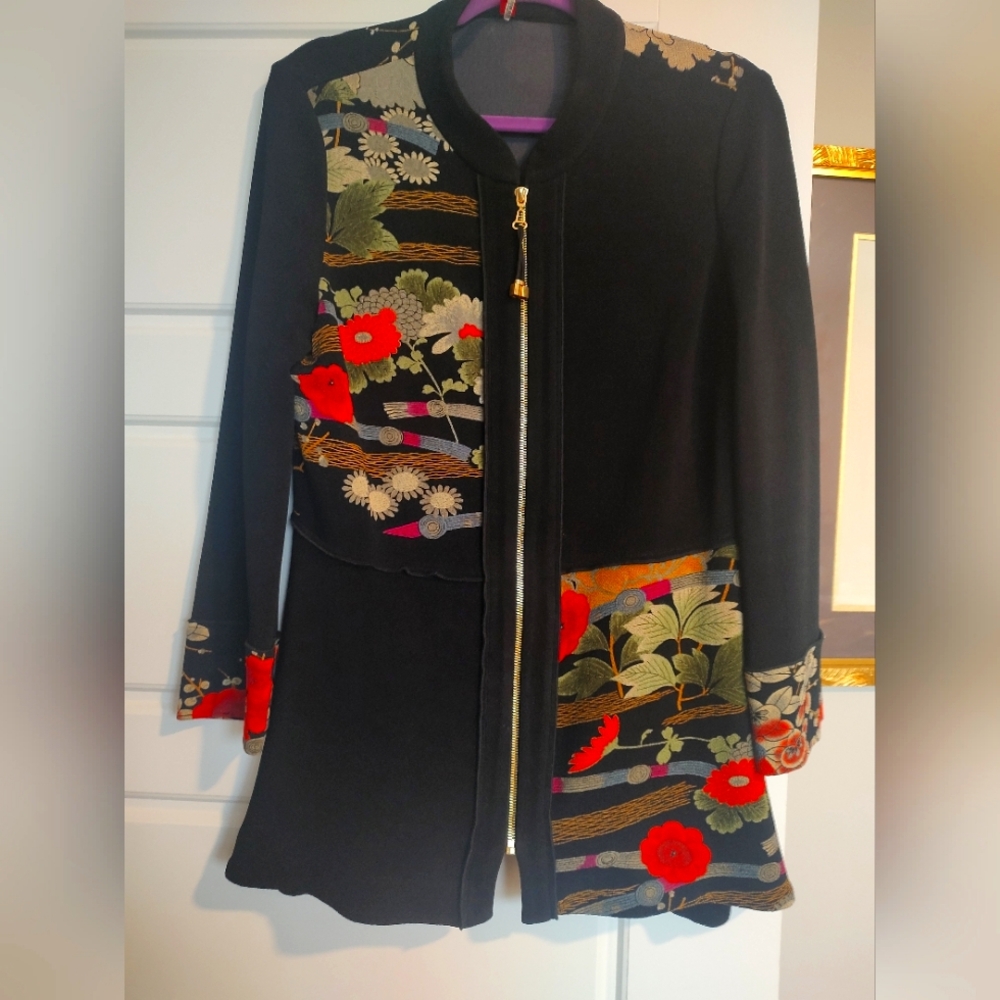 IC collection ladies jacket in large